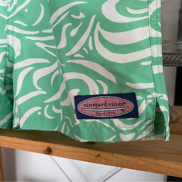 Vineyard Vines Green White Wave Shark Printed Chappy Swim Trunks Bottoms Shorts - Picture 6 of 10